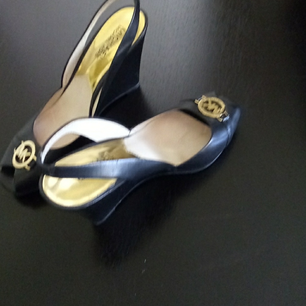 Shoes - Picture 2 of 4
